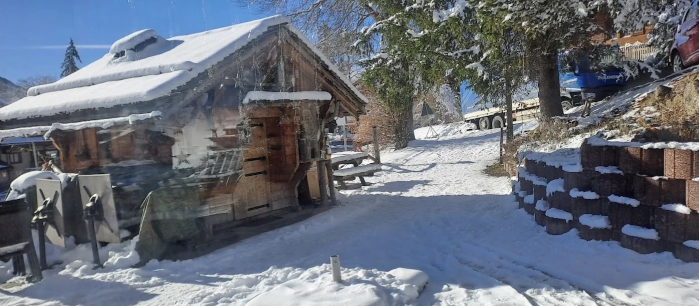 Le Farinet chalet extérieur en hiver